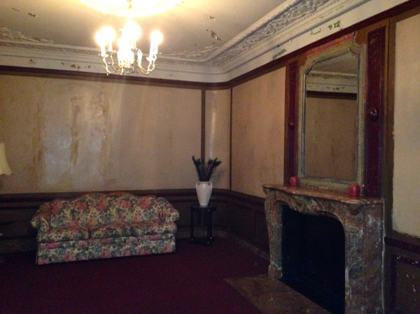 The sitting area of the ladies’ restroom